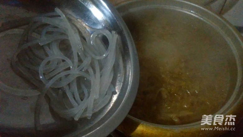 酸菜白肉炖血肠的做法步骤:7