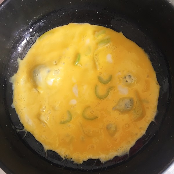 清香蛋炒饭的做法步骤:2