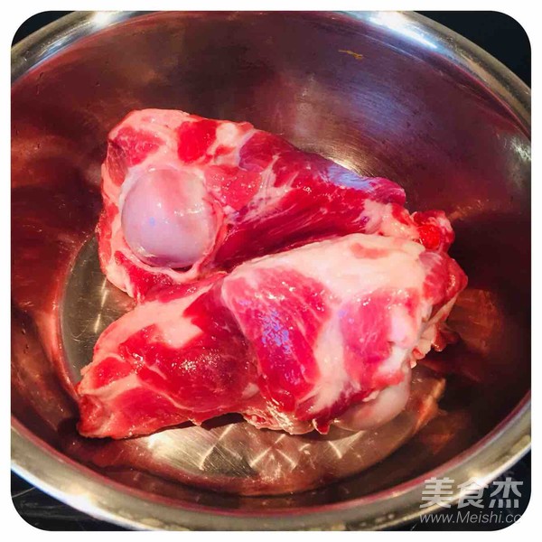 大棒骨炖白菜冻豆腐的做法步骤：1