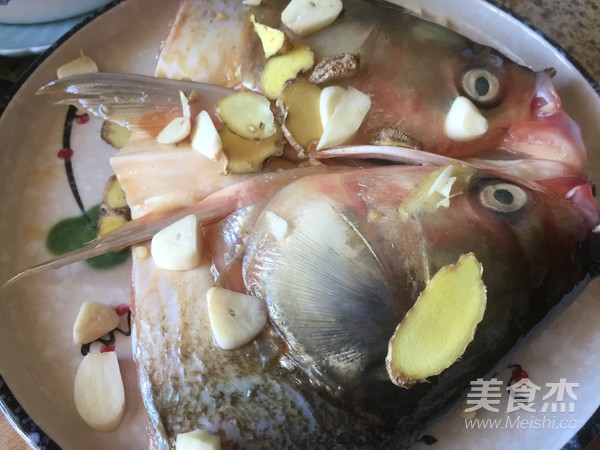 霸王超市| 剁椒鱼头的做法步骤:11