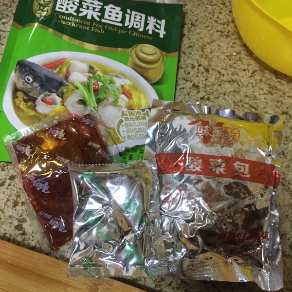 酸菜鱼豆腐火锅的做法步骤：2