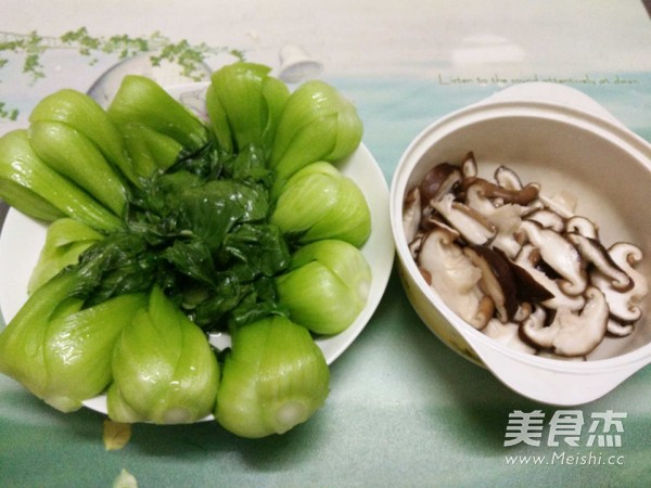 小油菜烩香菇的做法步骤：11