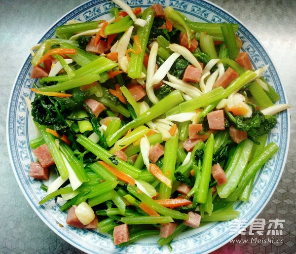 芹菜炒三鲜的做法步骤:13