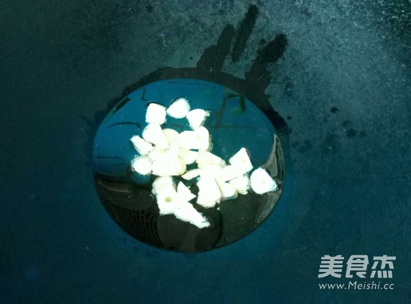 芹菜炒三鲜的做法步骤:6