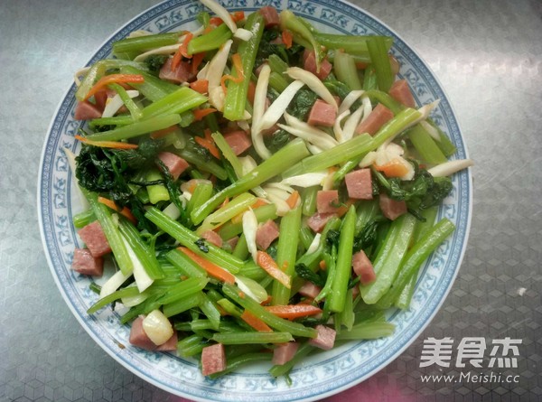 芹菜炒三鲜的做法步骤:12