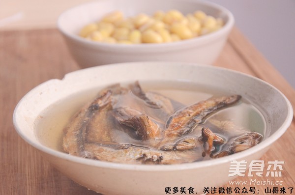 香菇黄豆焖火焙鱼的做法步骤：1