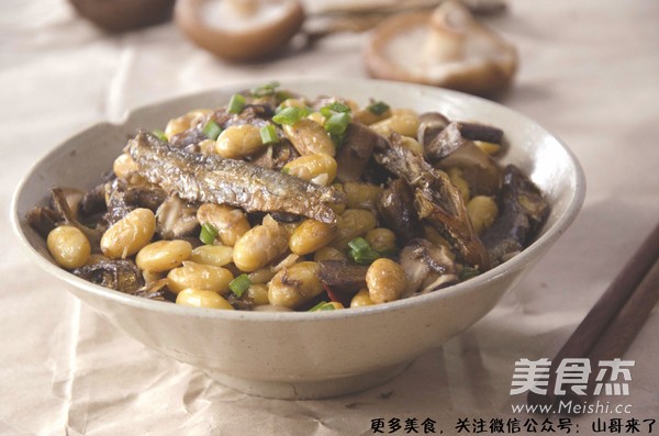 香菇黄豆焖火焙鱼的做法步骤:7