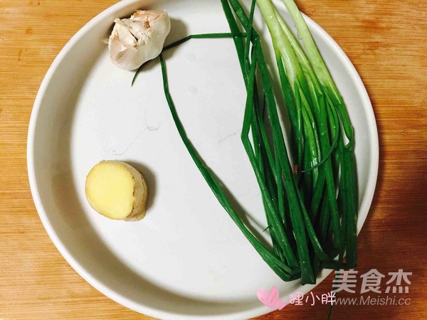 炸酱面的做法步骤：1