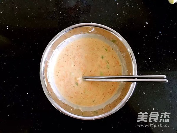 胡萝卜虾皮鸡蛋饼的做法步骤：6