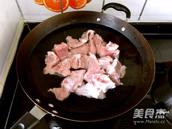 红豆薏米脊骨汤的做法步骤:3