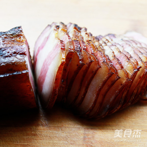 腊肉炒饭的做法步骤：1