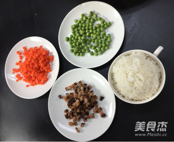 腊肉炒饭的做法步骤:2