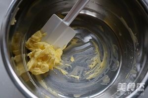 小狮子翻糖蛋糕的做法步骤：1