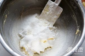 小狮子翻糖蛋糕的做法步骤:4