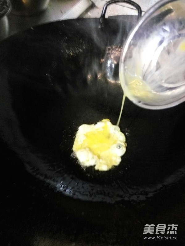 下饭菜炒鸡蛋的做法步骤：1