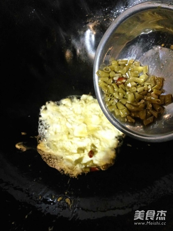 下饭菜炒鸡蛋的做法步骤：2