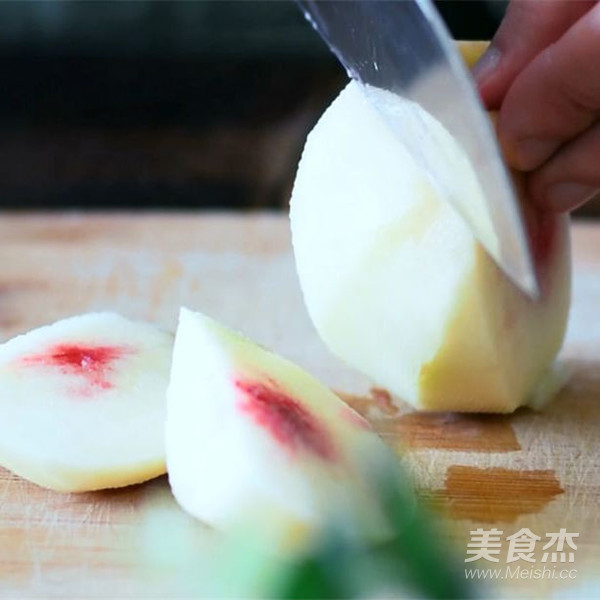 梦幻蜜桃粉汽水的做法步骤:2