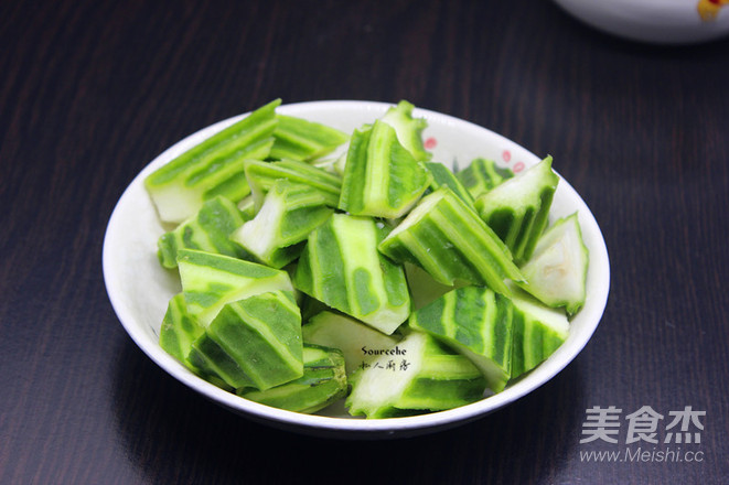 丝瓜肉片汤的做法步骤:3