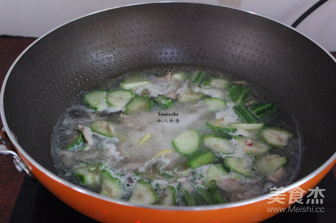 丝瓜肉片汤的做法步骤:8