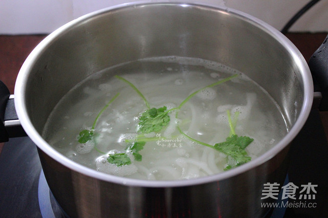 广州宴客餐，肉牛汤河粉的做法步骤：6