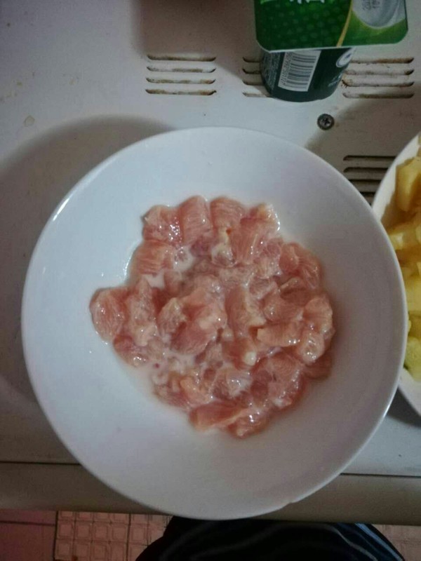 菠萝炒饭的做法步骤：1