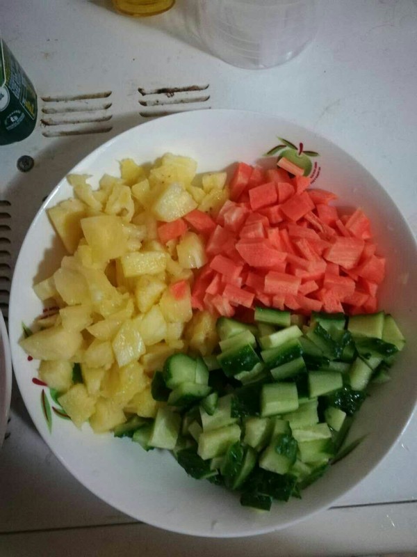 菠萝炒饭的做法步骤：2