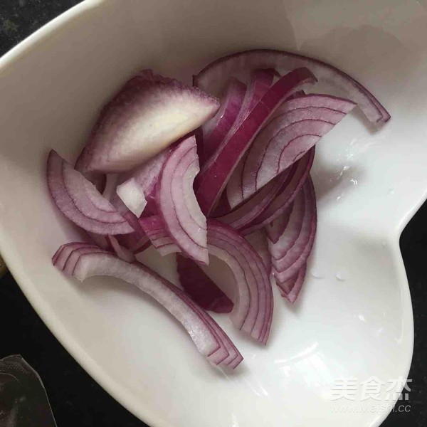 奶油培根意面的做法步骤:2