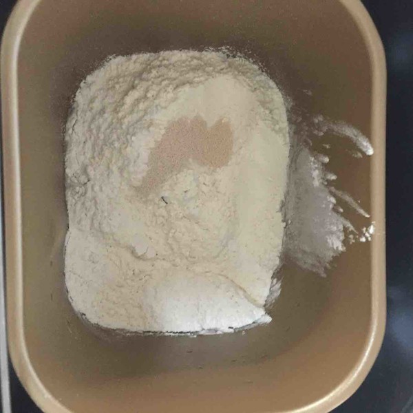 梅菜肉包的做法步骤：1
