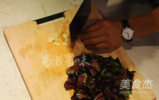 苋菜炒饭的做法步骤：1