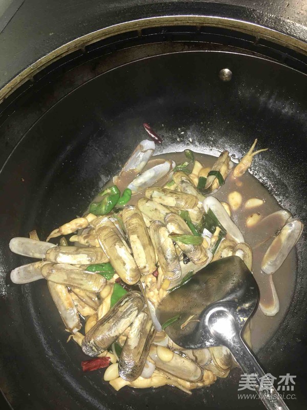 麻辣蛏子的做法步骤：2