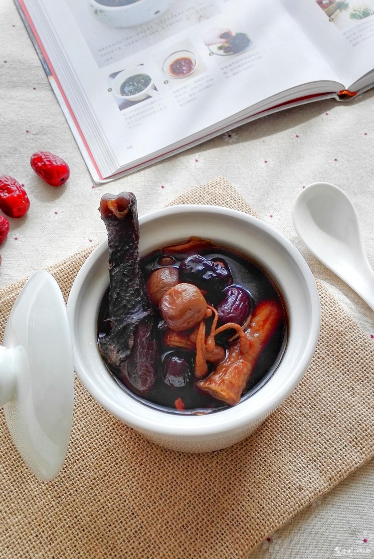 女人滋补汤-四物虫草乌鸡汤