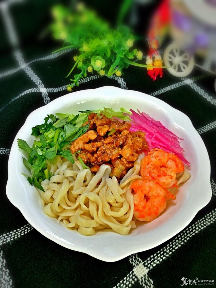 夏日里的绿荫~凉拌手擀面