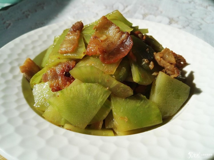 荤素搭配莴笋炒五花肉