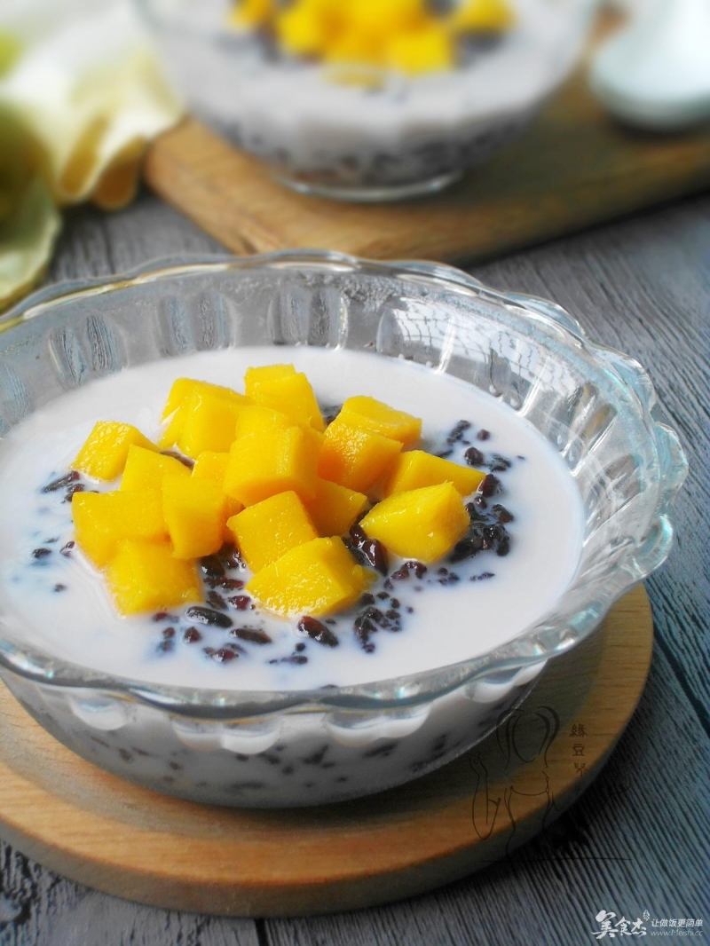 甜品也可以营养又暖胃--黑糯米芒果糖水