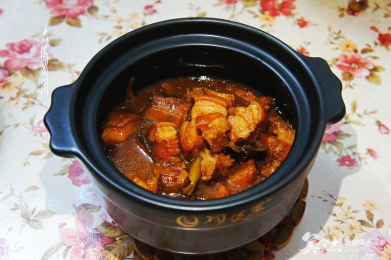 简单几步教你做出美味的砂锅坛肉