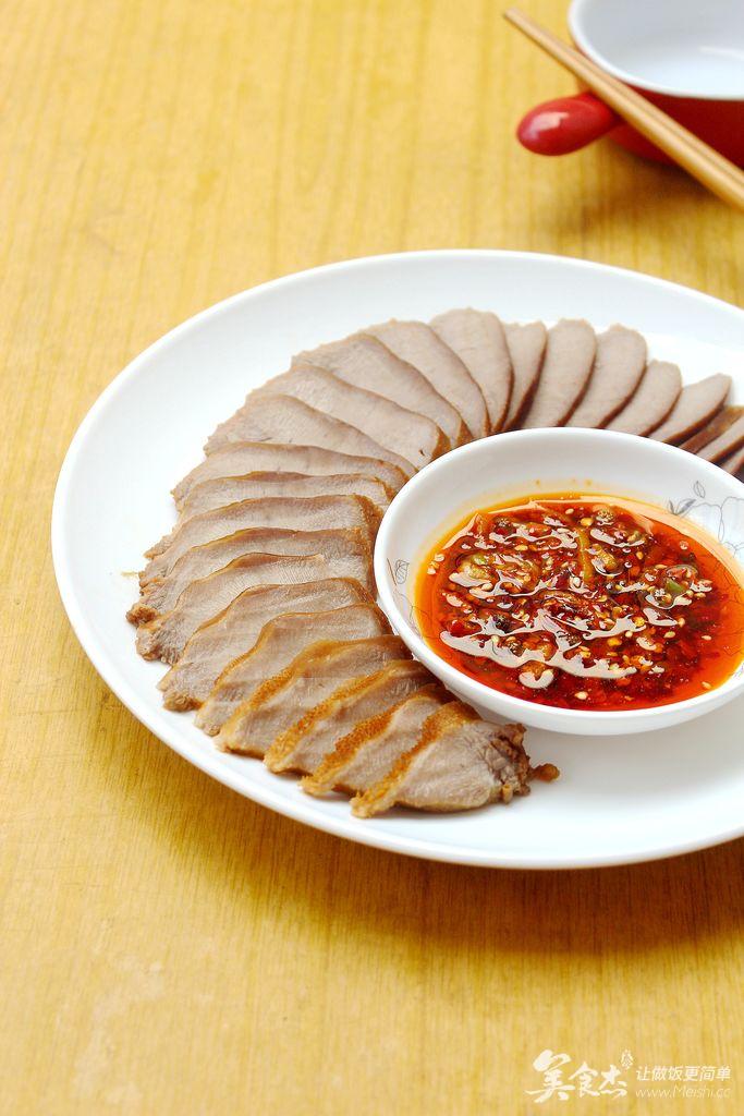 卤猪舌头搭配蘸料才好吃