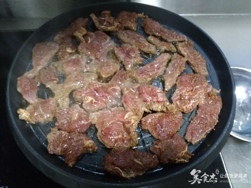 美味牛肉吃起來~烤牛肉