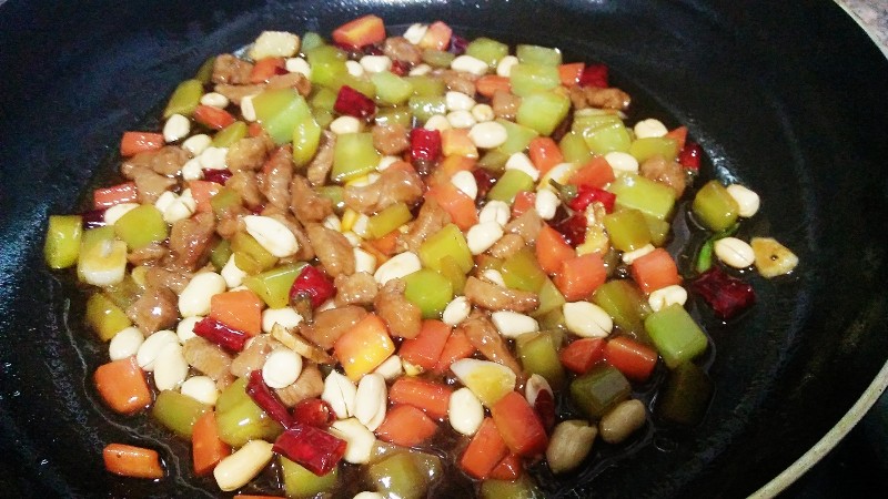 鸭肉这样做也很好吃下饭哟宫保鸭丁