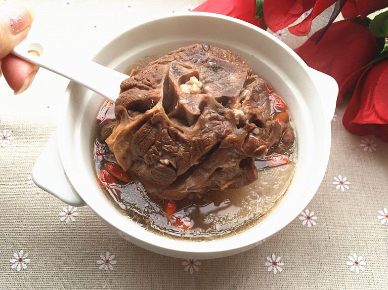 御寒又滋补的白萝卜炖羊劲片