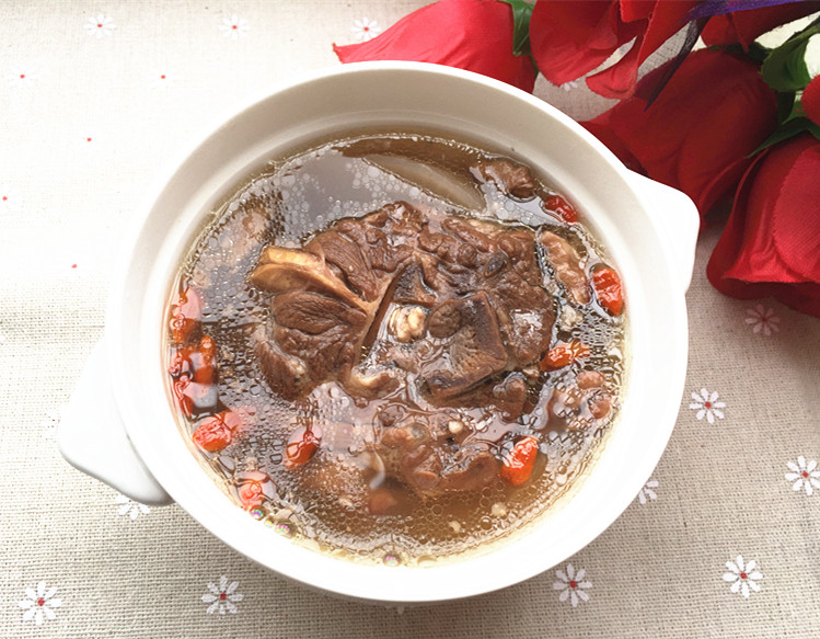 御寒又滋补的白萝卜炖羊劲片