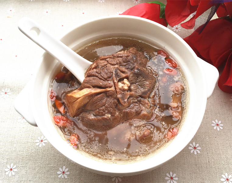 御寒又滋补的白萝卜炖羊劲片