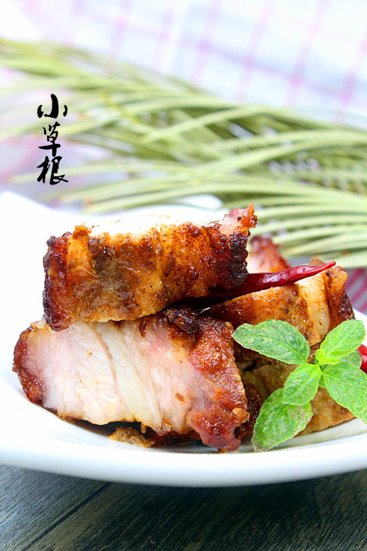 节日中这样大口吃烤肉才过瘾孜然烤肉