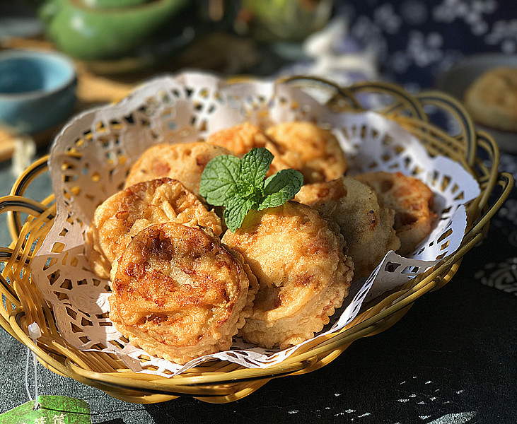 过年美食必有它,三个小窍门小白也能炸出外酥脆馅软嫩的美味藕盒