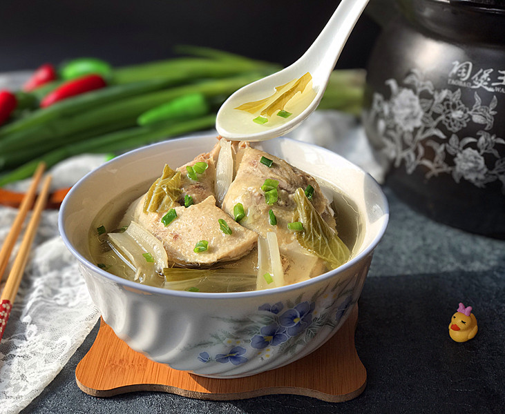 这道菜上桌,不用妈妈喊娃们抢着喝,清火降燥,土话说还鲜的一塌