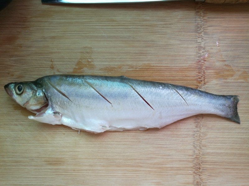 教你在家轻松做出美味有营养的清蒸鱼,学会了待客也有面子