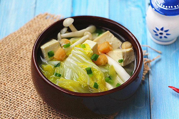 汤鲜味美的白菜豆腐汤,暖心又暖胃