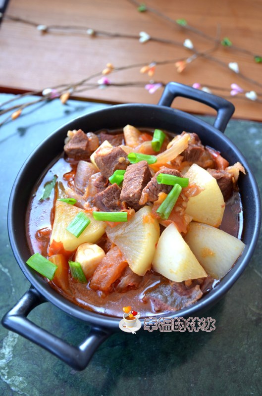 煲一锅冬日里的暖身菜西红柿牛肉炖萝卜