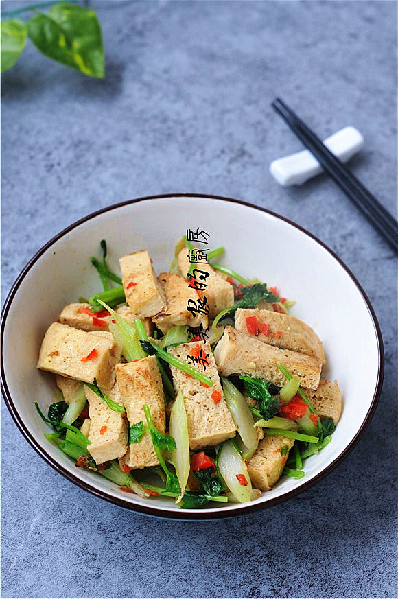 白菜苔炒冻豆腐