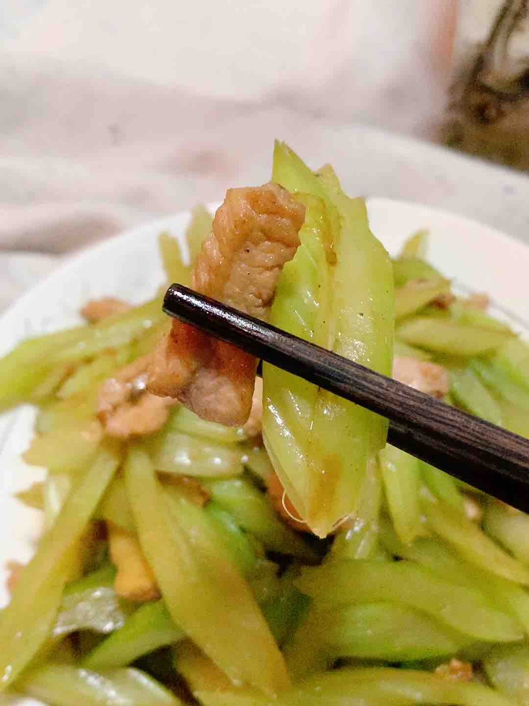 家常芹菜炒肉