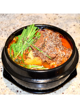韩式猪骨土豆汤的做法
